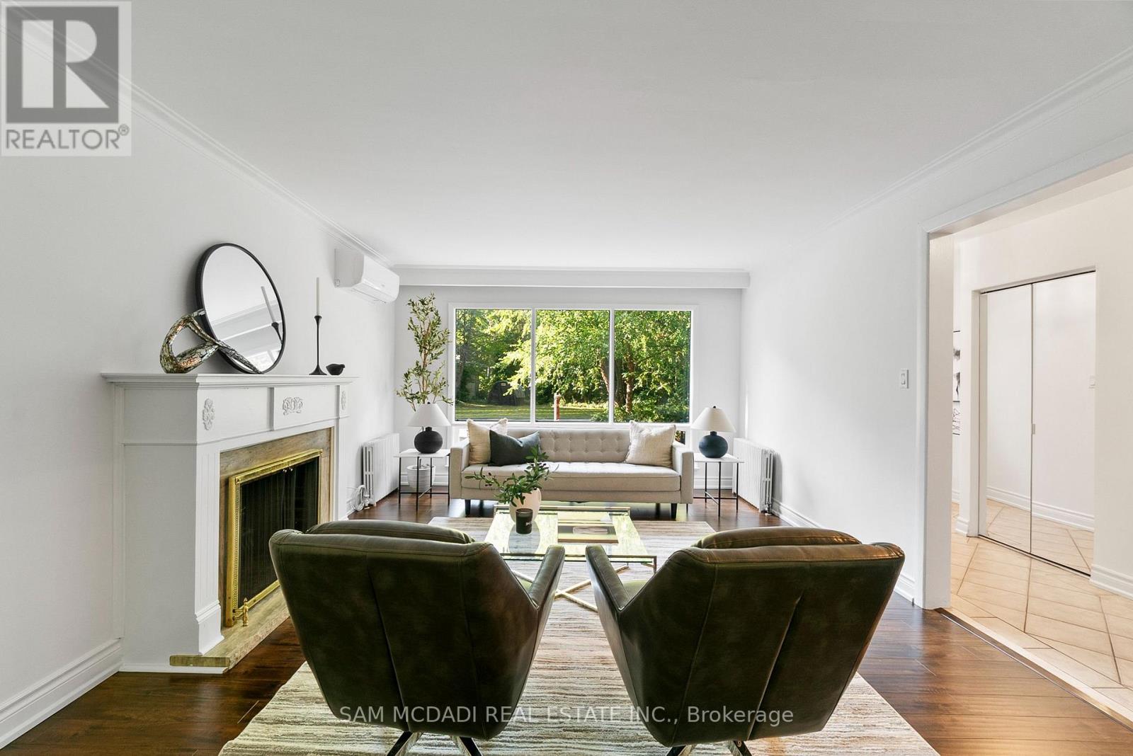 1302 Martley Drive, Mississauga, Ontario  L5H 1N9 - Photo 5 - W12563992