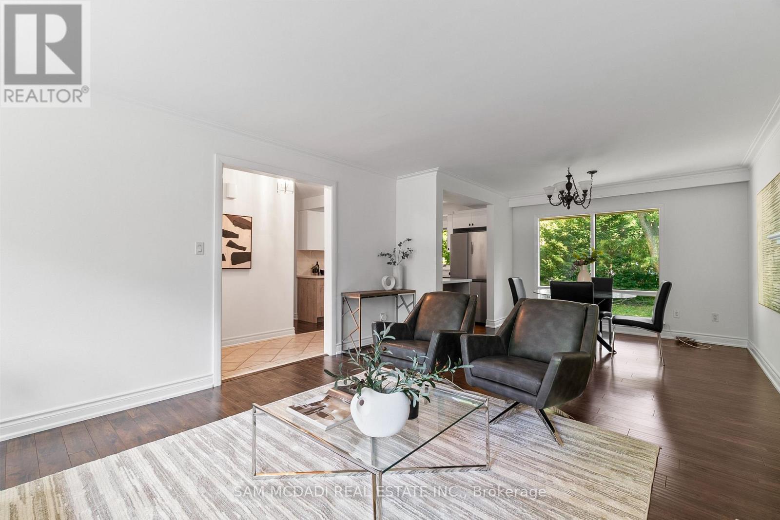 1302 Martley Drive, Mississauga, Ontario  L5H 1N9 - Photo 6 - W12563992