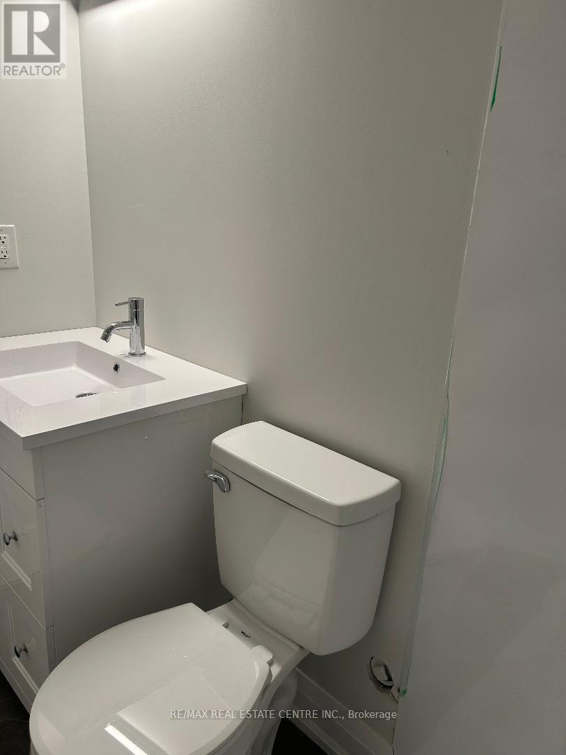 2429 Hensall Street, Mississauga, Ontario  L5A 2T1 - Photo 10 - W12564002