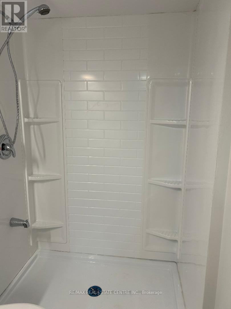 2429 Hensall Street, Mississauga, Ontario  L5A 2T1 - Photo 11 - W12564002