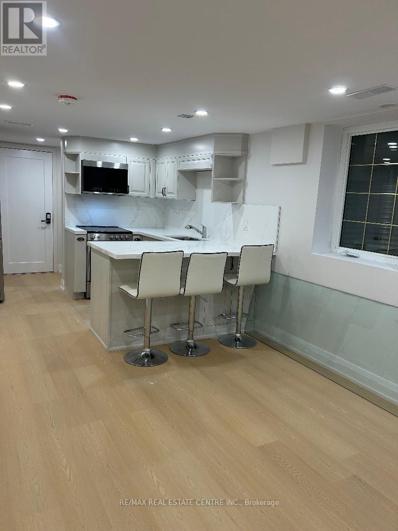 2429 Hensall Street, Mississauga, Ontario  L5A 2T1 - Photo 4 - W12564002