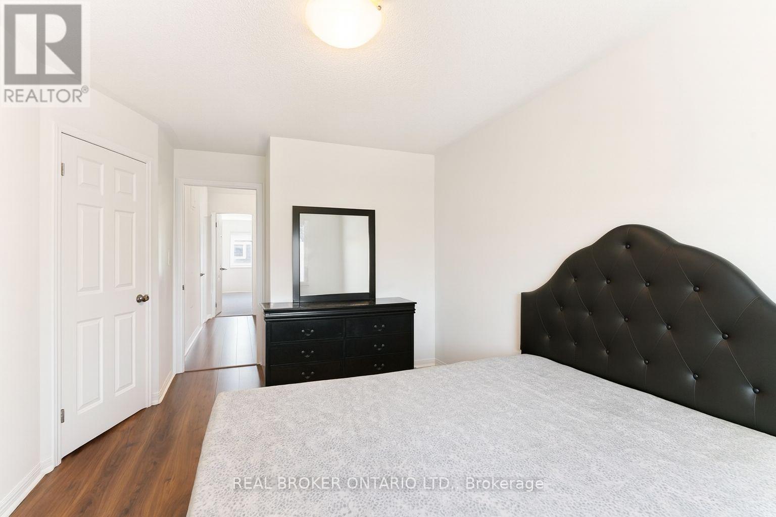 46 Lathbury Street, Brampton, Ontario  L7A 0R5 - Photo 9 - W12564016