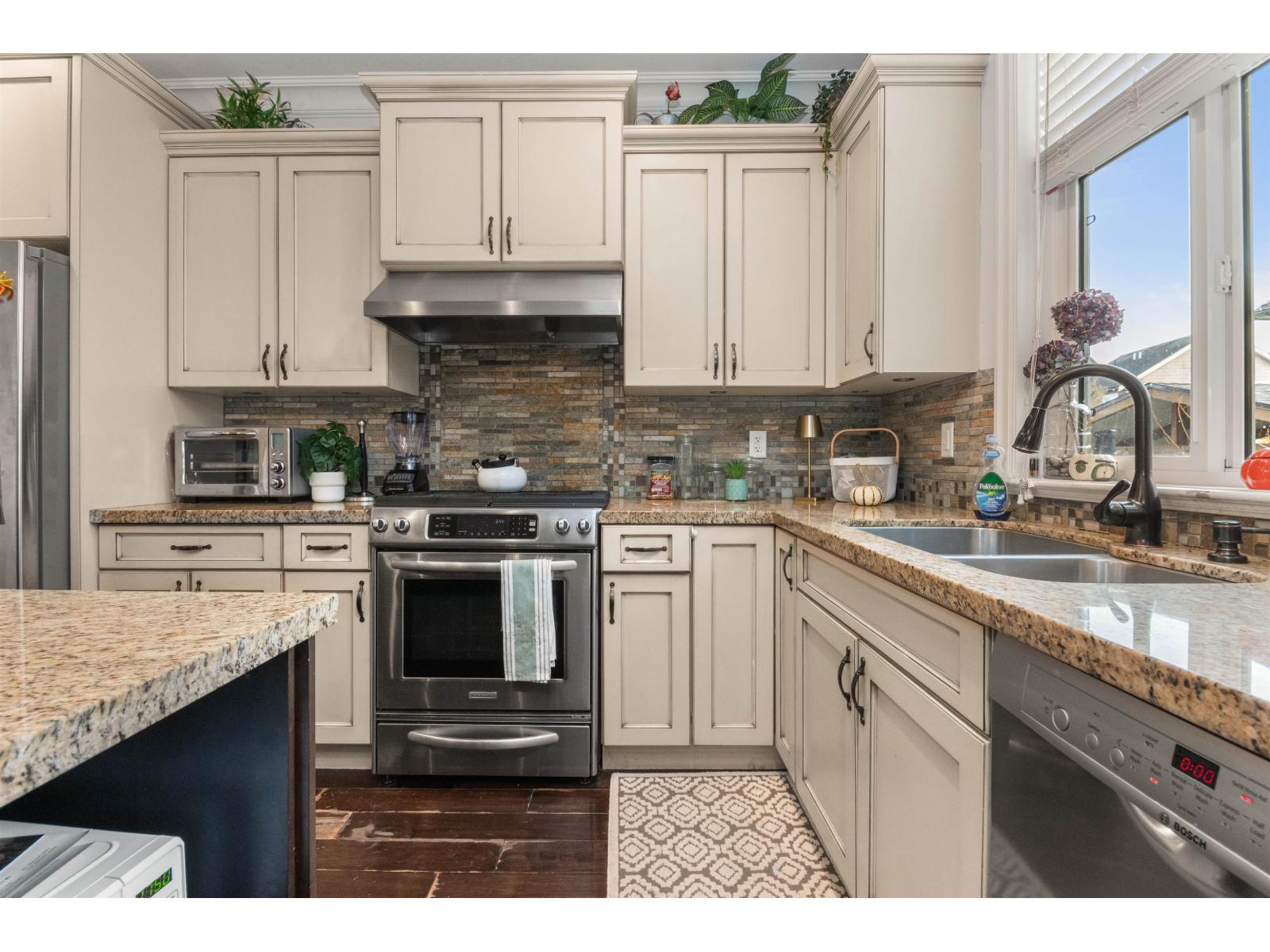 17394 2nd Avenue, Surrey, British Columbia V3Z 9P9 - Photo 9 - R3063803