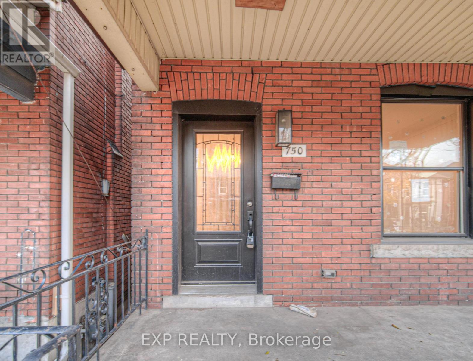 750 Cannon Street E, Hamilton, Ontario  L8L 2G9 - Photo 3 - X12564176