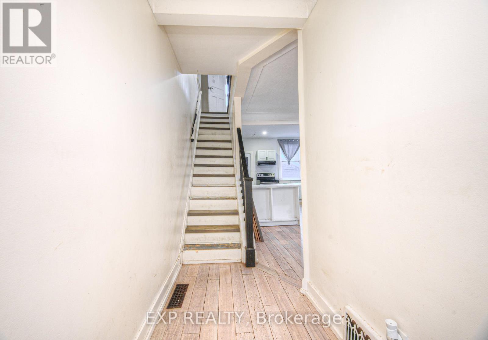 750 Cannon Street E, Hamilton, Ontario  L8L 2G9 - Photo 4 - X12564176
