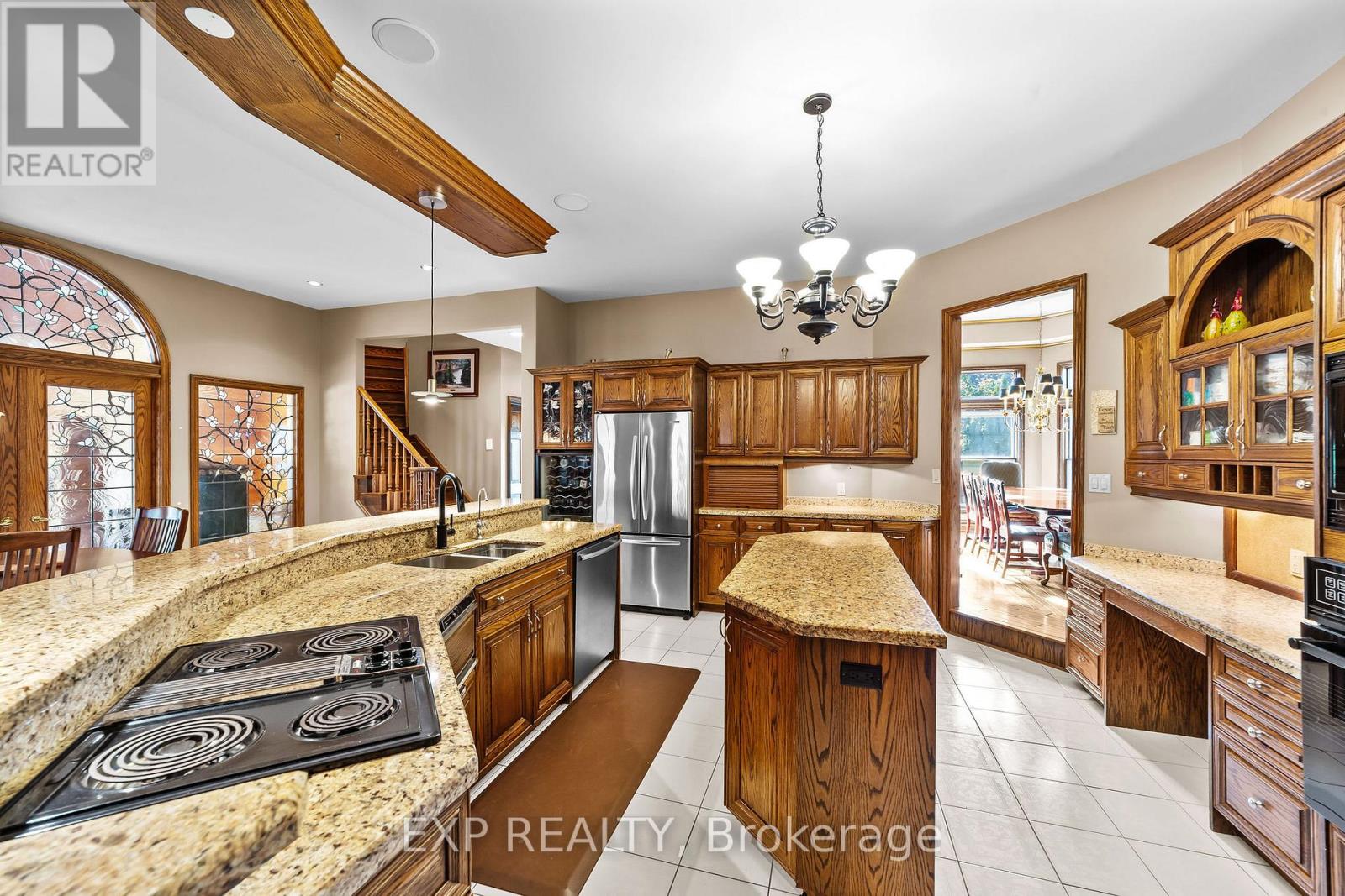 569 Franklinway Gate, London North, Ontario  N6G 5C8 - Photo 11 - X12564228