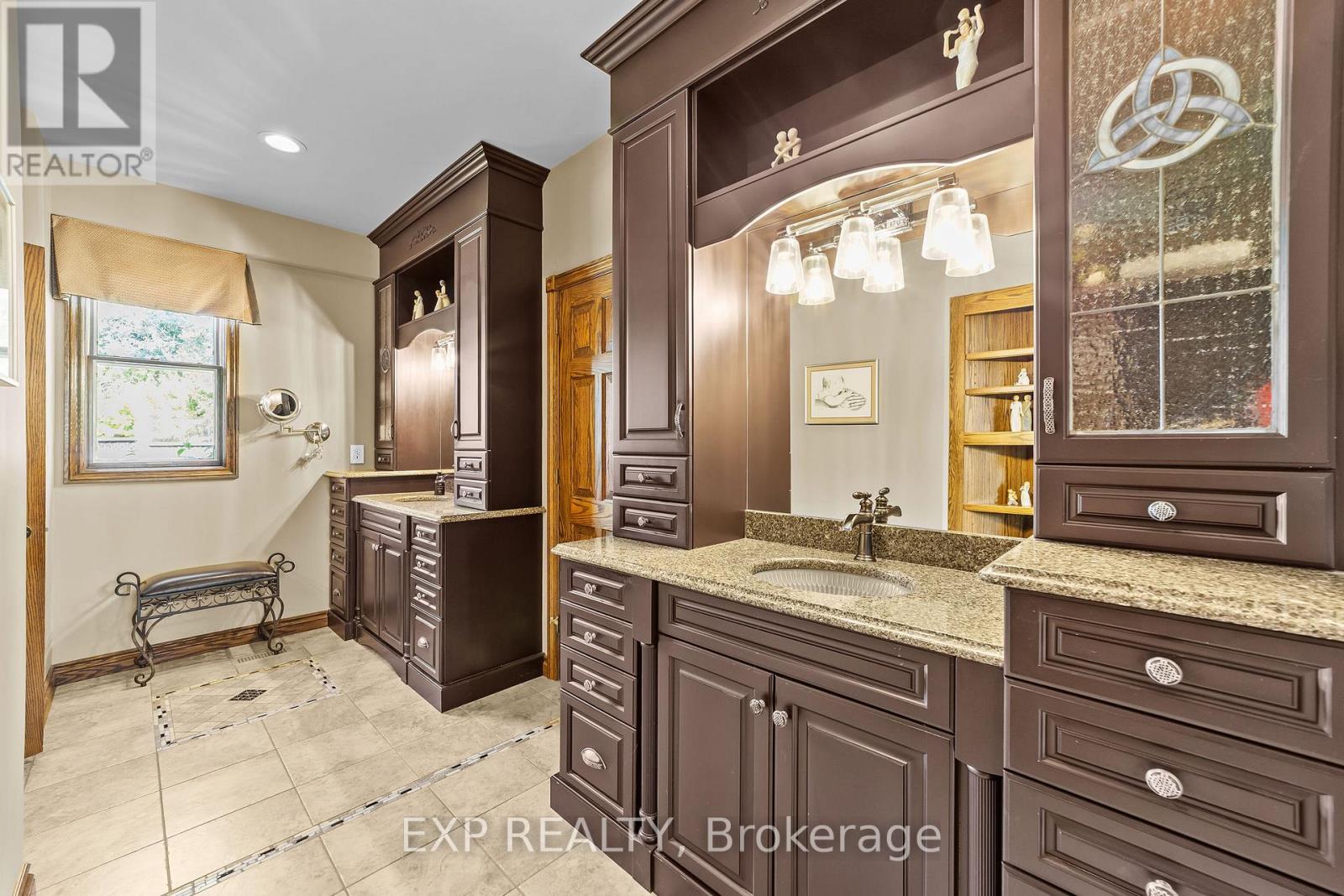 569 Franklinway Gate, London North, Ontario  N6G 5C8 - Photo 23 - X12564228