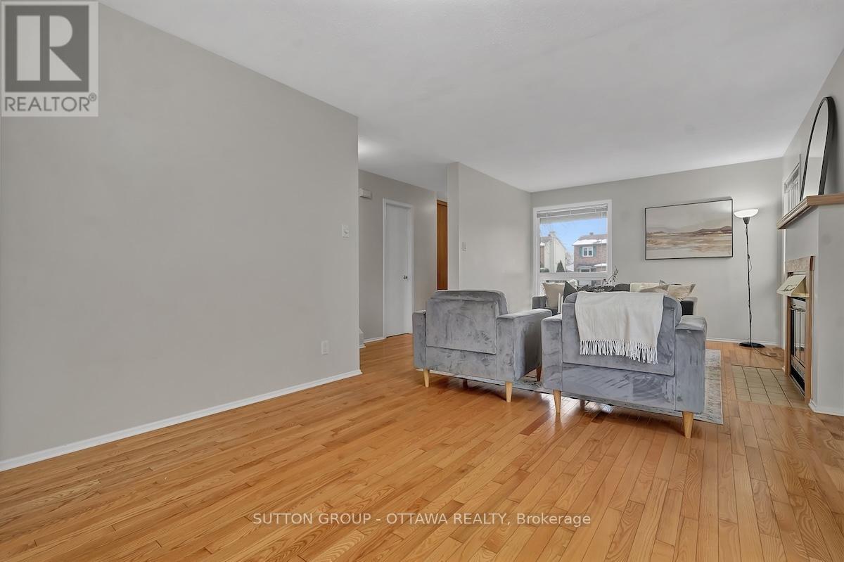 1540 Bourcier Drive, Ottawa, Ontario  K1E 3J2 - Photo 12 - X12564066