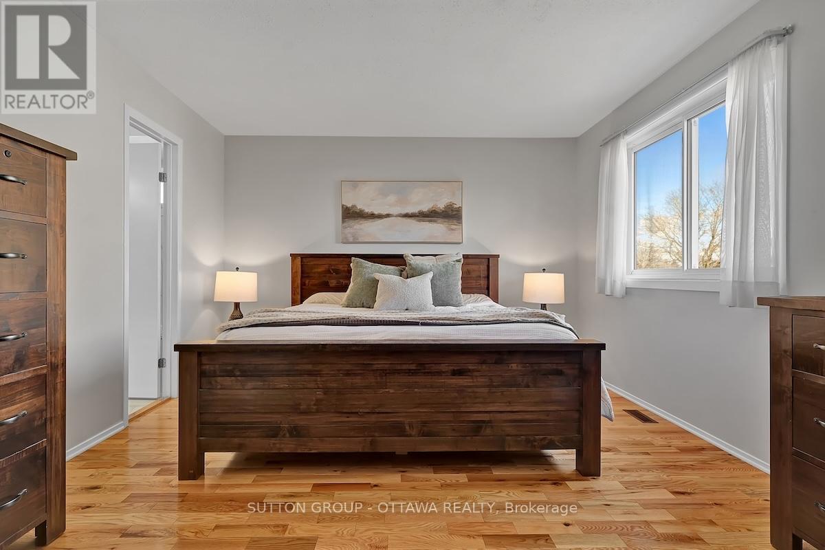 1540 Bourcier Drive, Ottawa, Ontario  K1E 3J2 - Photo 24 - X12564066