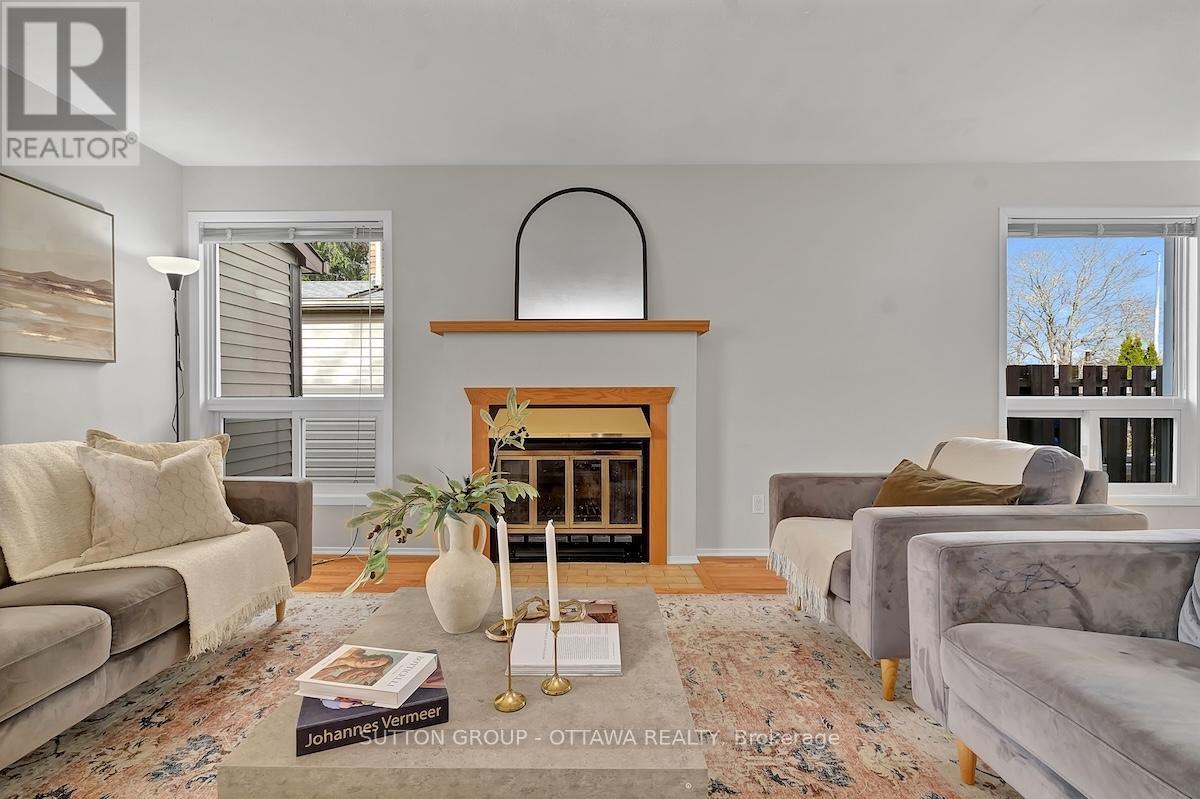 1540 Bourcier Drive, Ottawa, Ontario  K1E 3J2 - Photo 3 - X12564066