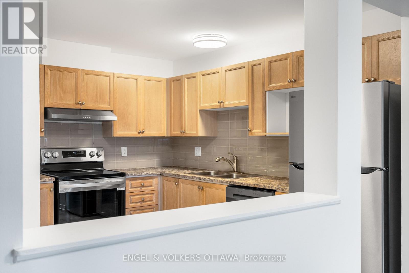 1626 Trenholm Lane, Ottawa, Ontario  K4A 4B6 - Photo 14 - X12564086