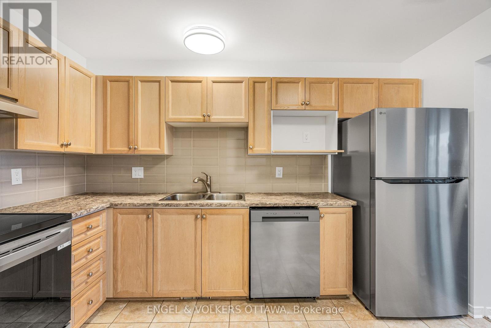 1626 Trenholm Lane, Ottawa, Ontario  K4A 4B6 - Photo 16 - X12564086