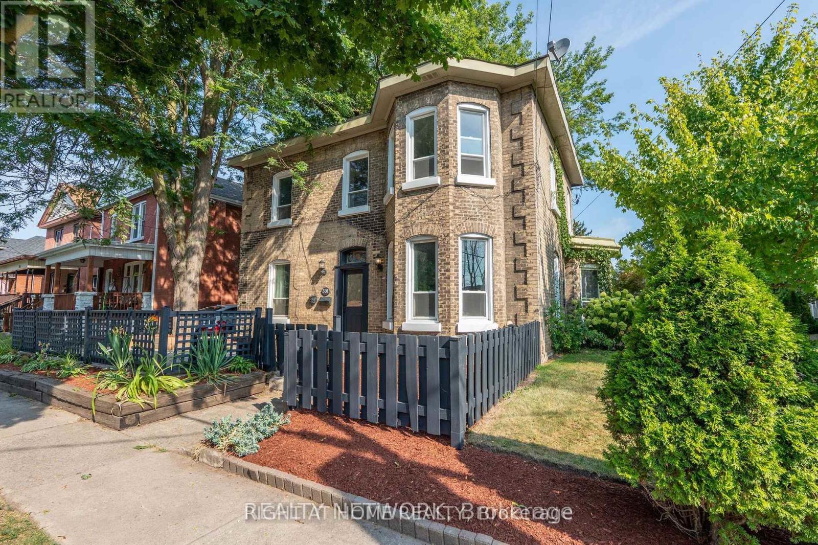 301 Grand River Avenue, Brantford, Ontario  N3T 4Y6 - Photo 1 - X12563900