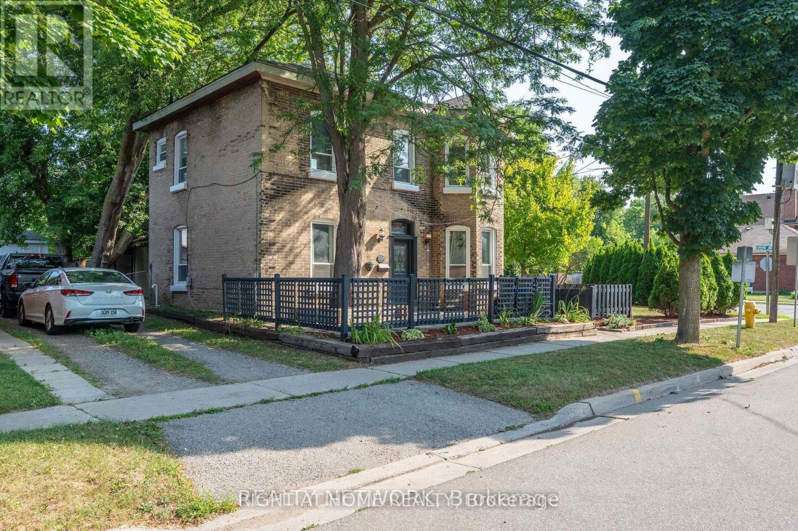 301 Grand River Avenue, Brantford, Ontario  N3T 4Y6 - Photo 2 - X12563900