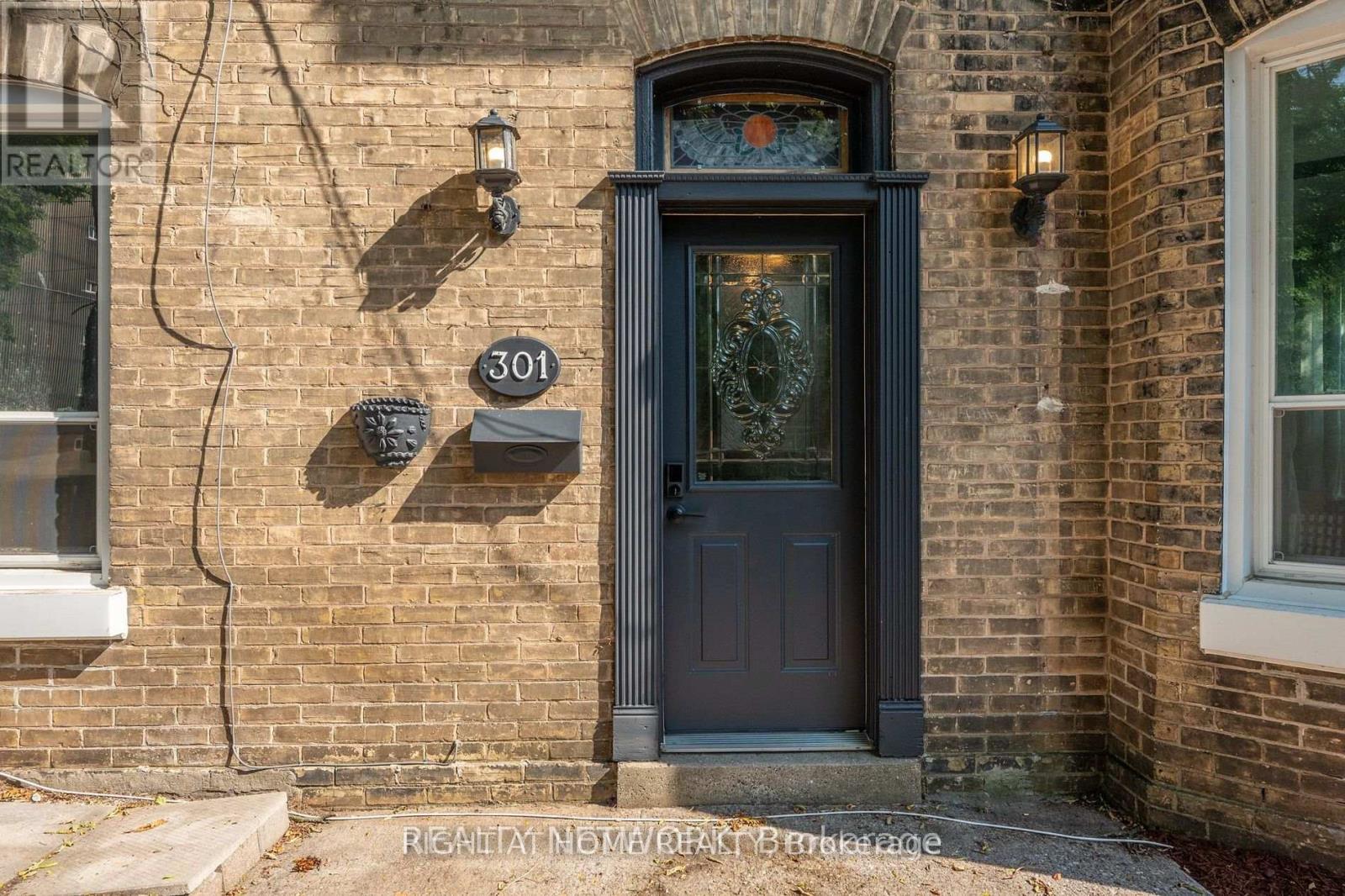 301 Grand River Avenue, Brantford, Ontario  N3T 4Y6 - Photo 3 - X12563900