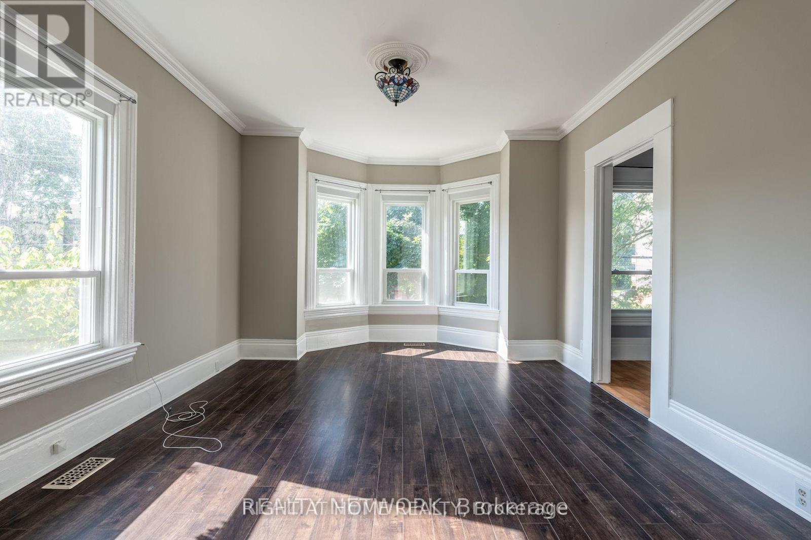 301 Grand River Avenue, Brantford, Ontario  N3T 4Y6 - Photo 8 - X12563900