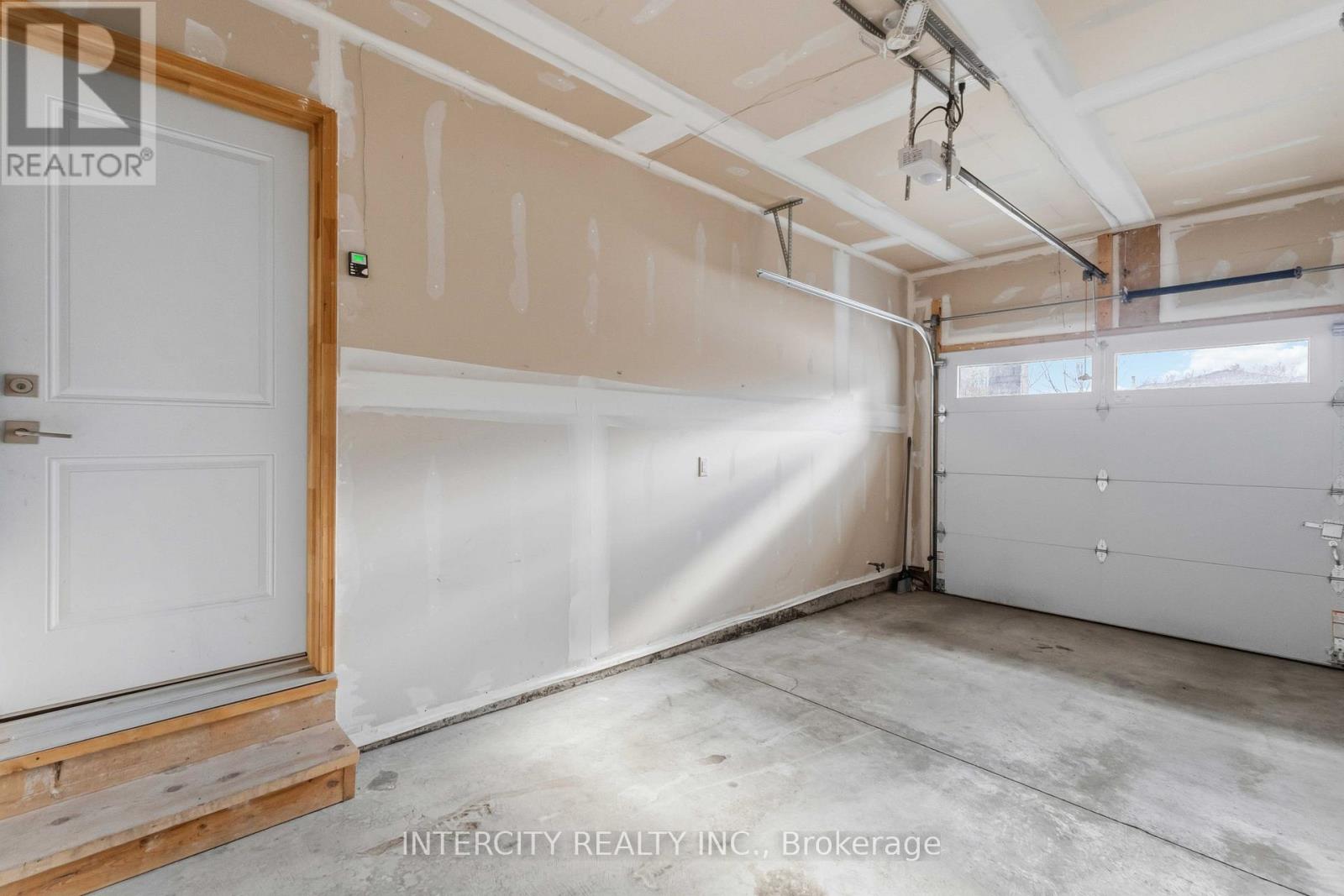 6679 Cropp Street, Niagara Falls, Ontario  L2E 0B7 - Photo 31 - X12563990