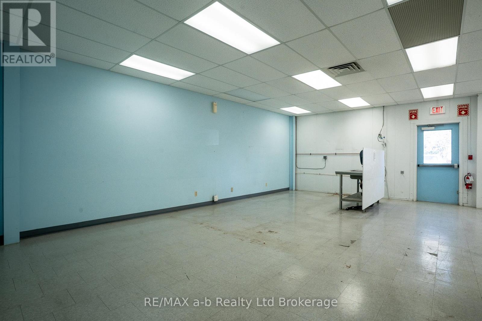 59 Montclair Drive, Woodstock, Ontario  N4V 1C5 - Photo 12 - X12564116