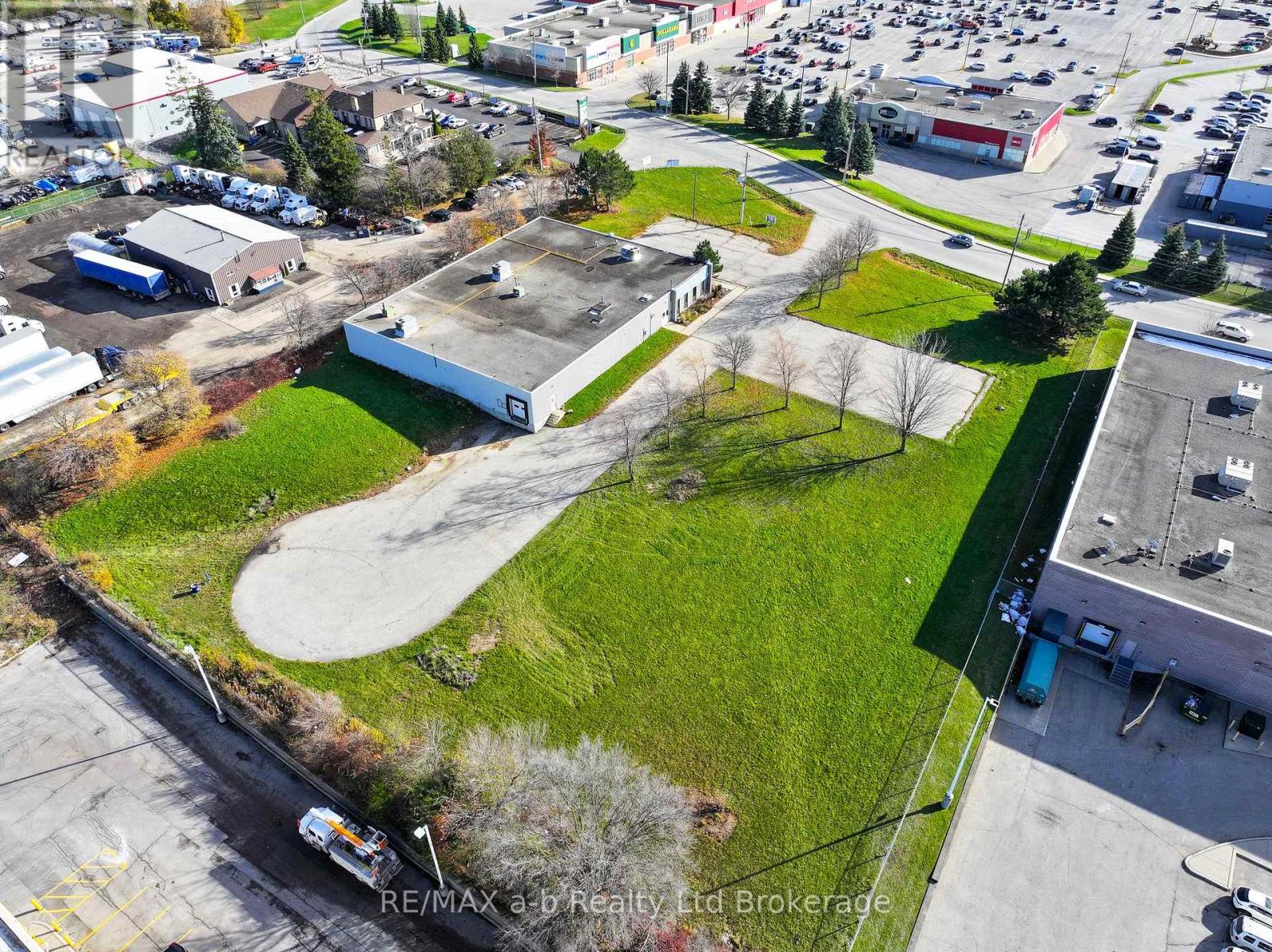 59 Montclair Drive, Woodstock, Ontario  N4V 1C5 - Photo 5 - X12564120