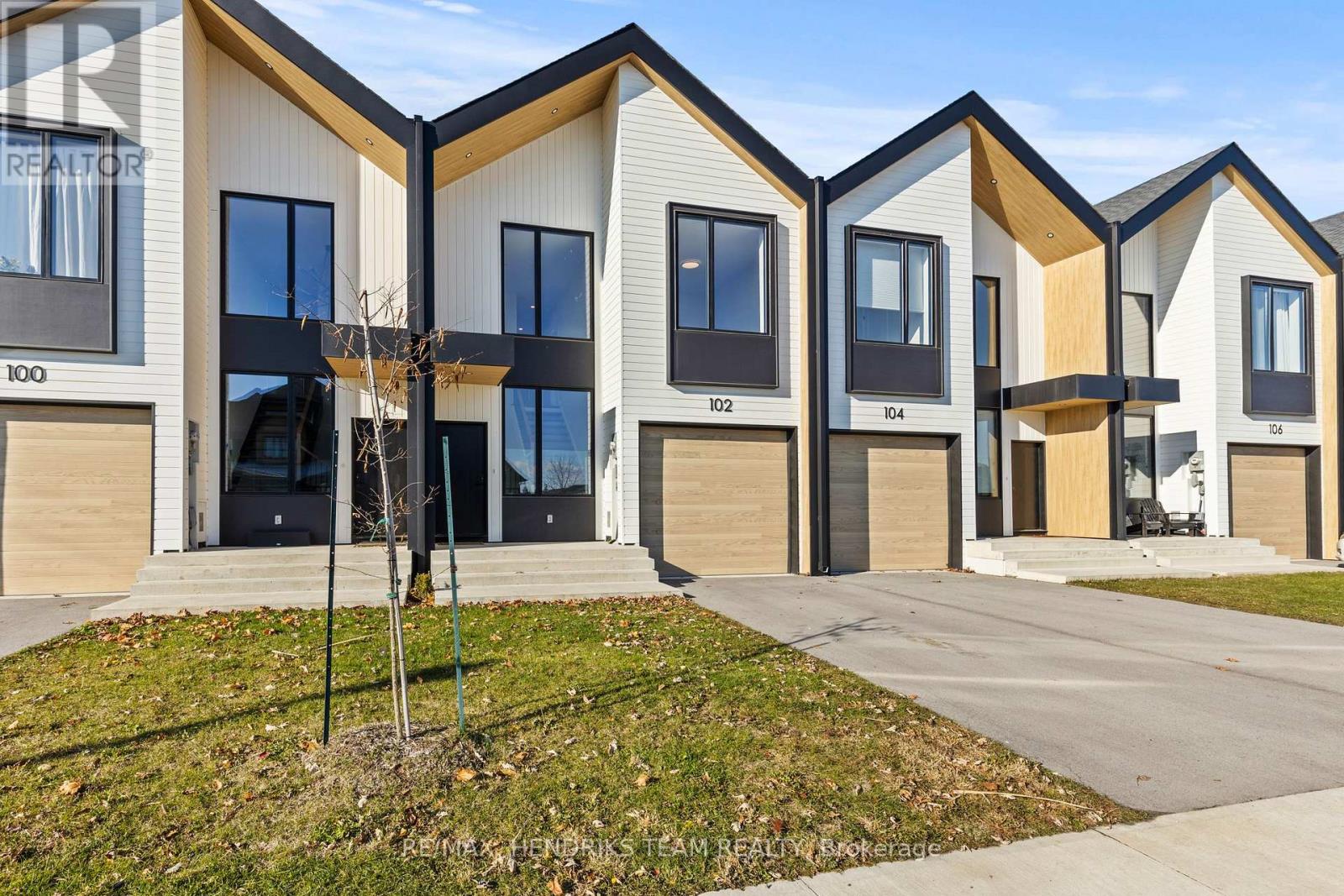 102 Lametti Drive, Pelham, Ontario  L3B 5N5 - Photo 2 - X12564240