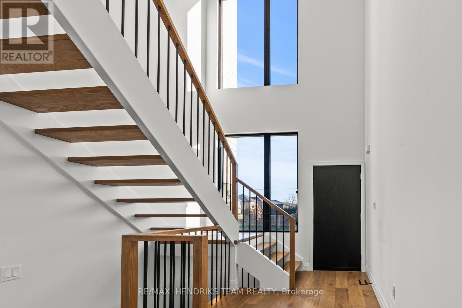 102 Lametti Drive, Pelham, Ontario  L3B 5N5 - Photo 4 - X12564240