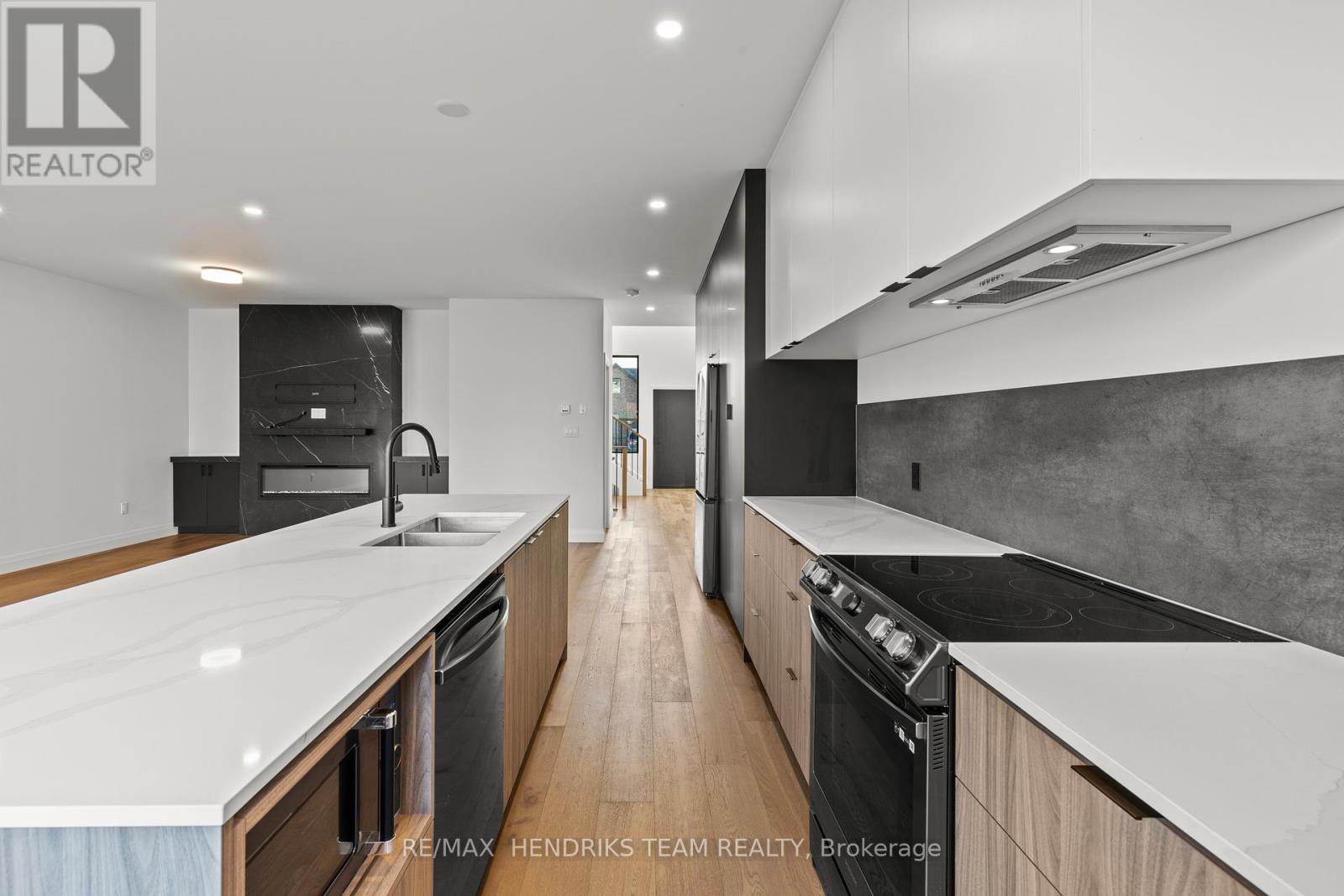 102 Lametti Drive, Pelham, Ontario  L3B 5N5 - Photo 6 - X12564240