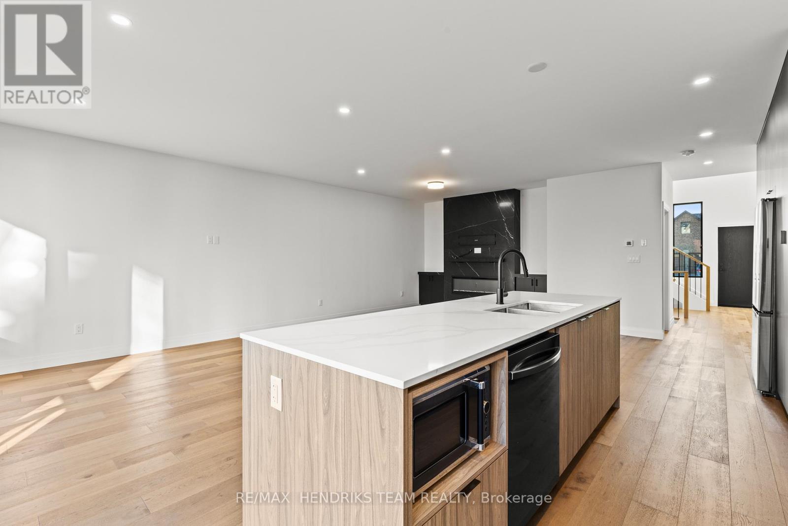 102 Lametti Drive, Pelham, Ontario  L3B 5N5 - Photo 7 - X12564240