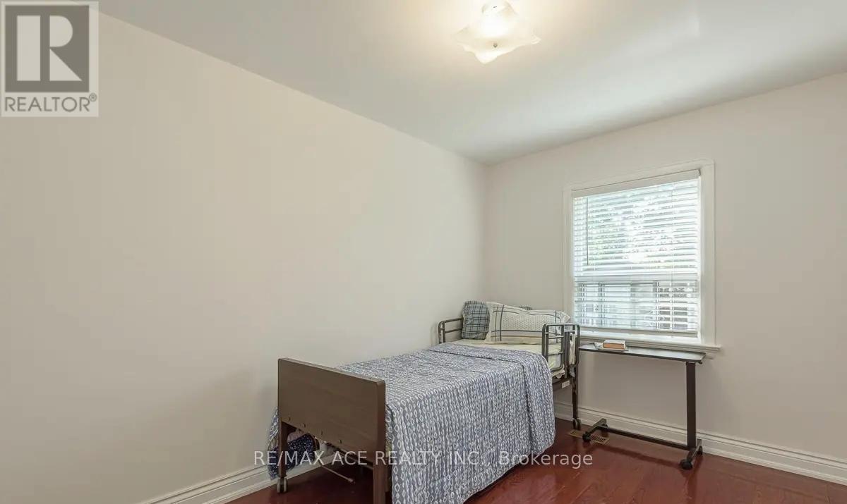Main - 1 Fairbourne Crescent, Toronto, Ontario  M1L 3M6 - Photo 11 - E12557118