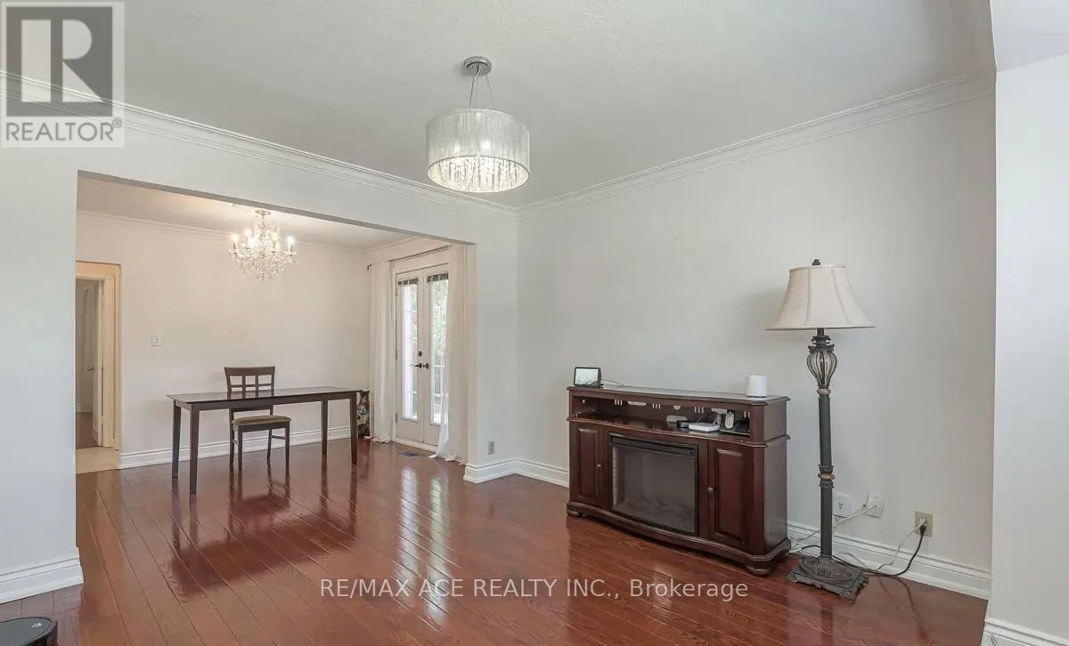 Main - 1 Fairbourne Crescent, Toronto, Ontario  M1L 3M6 - Photo 5 - E12557118