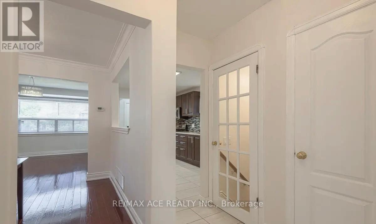 Main - 1 Fairbourne Crescent, Toronto, Ontario  M1L 3M6 - Photo 9 - E12557118