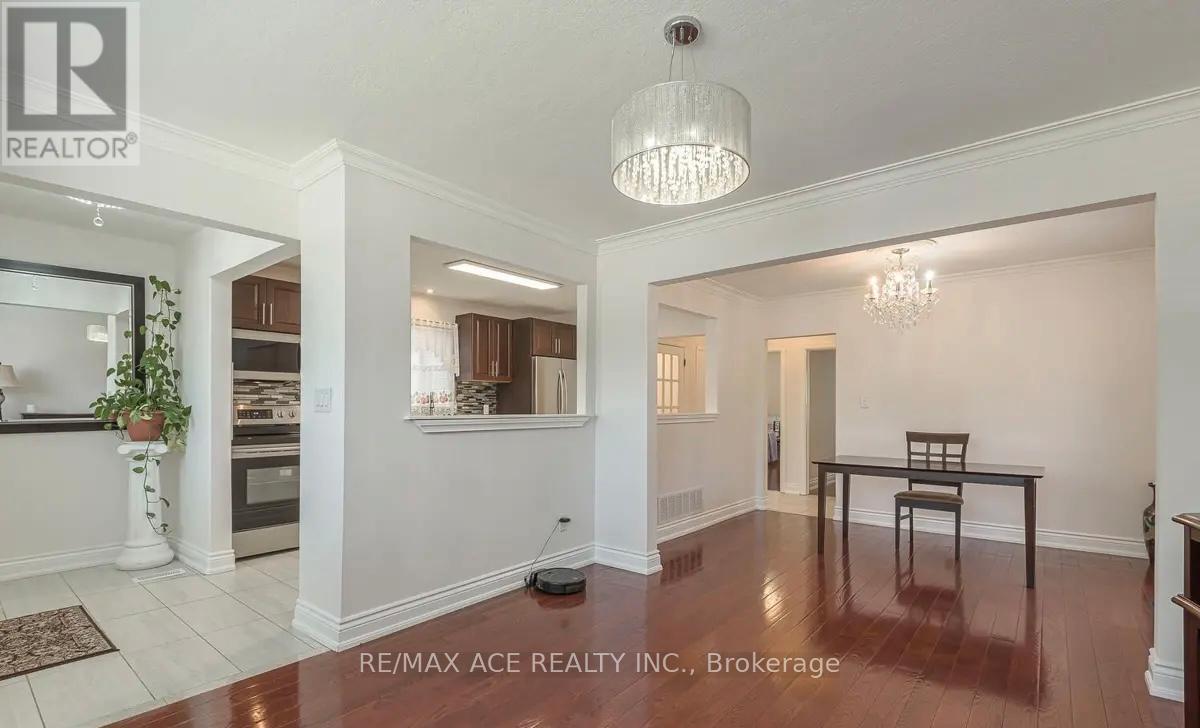 Main - 1 Fairbourne Crescent, Toronto, Ontario  M1L 3M6 - Photo 7 - E12557118