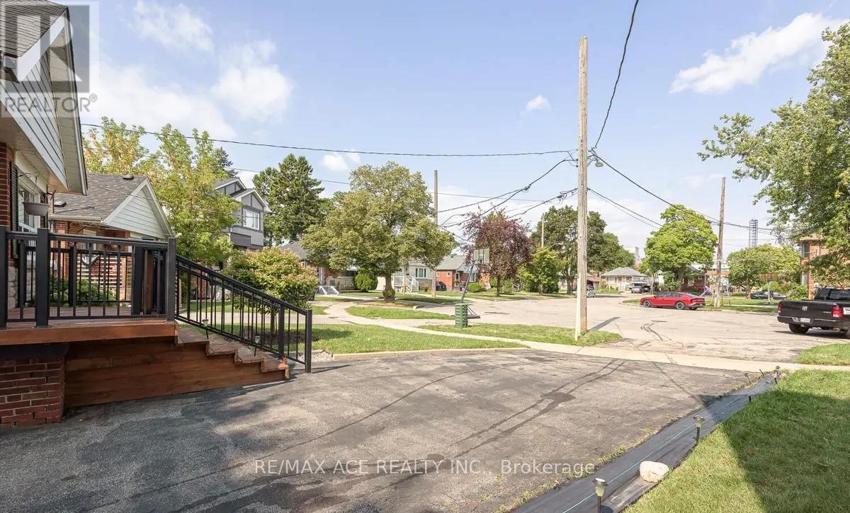 Main - 1 Fairbourne Crescent, Toronto, Ontario  M1L 3M6 - Photo 2 - E12557118