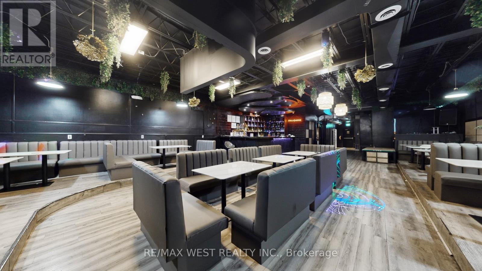 901 JANE STREET, Toronto, Ontario