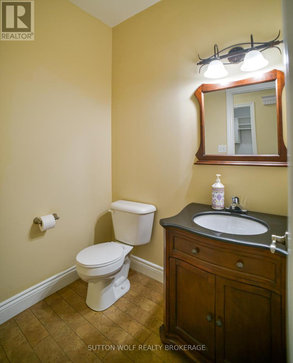 7 - 384 Head Street N, Strathroy-Caradoc, Ontario  N7G 2J9 - Photo 15 - X12432193