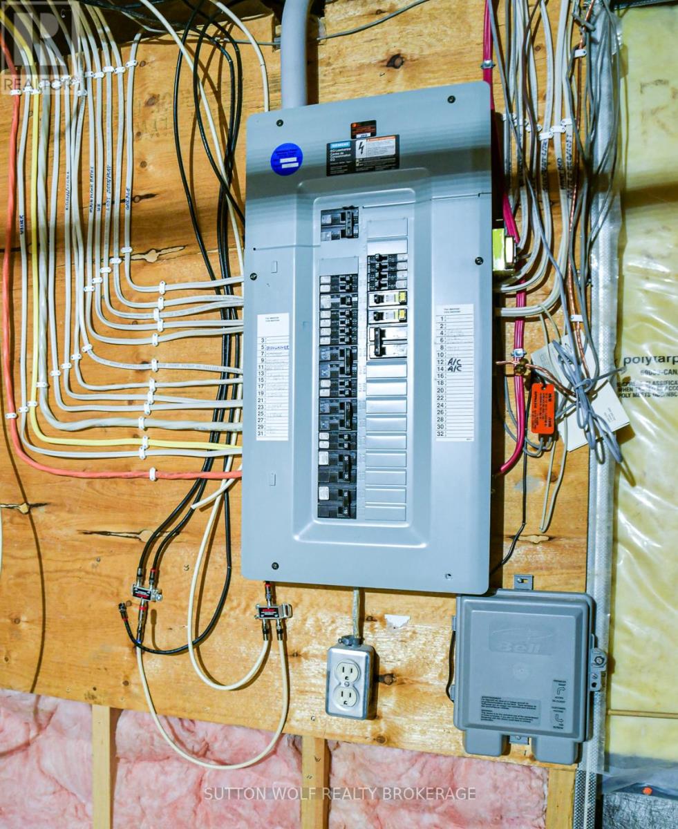 7 - 384 Head Street N, Strathroy-Caradoc, Ontario  N7G 2J9 - Photo 27 - X12432193