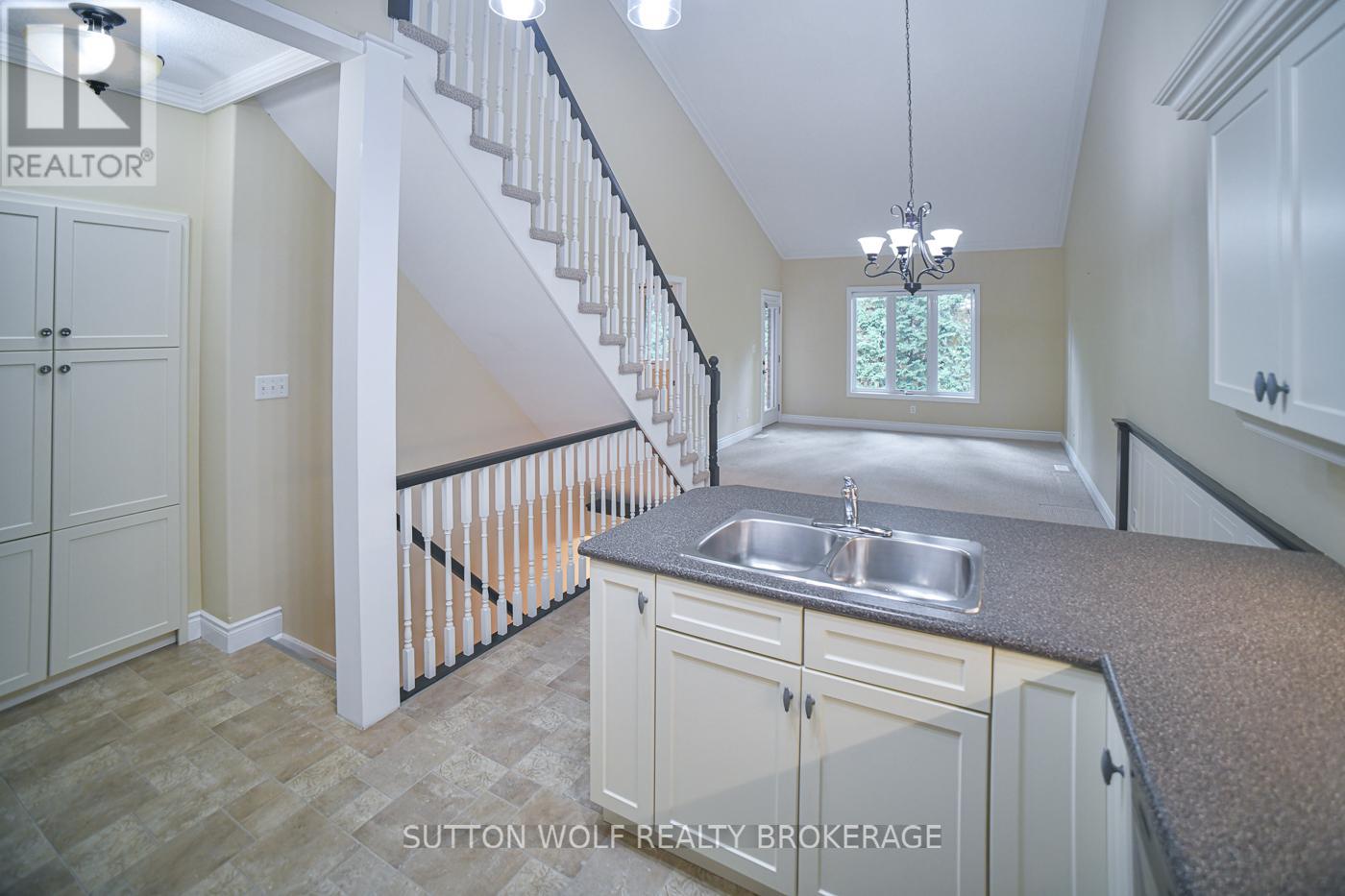 7 - 384 Head Street N, Strathroy-Caradoc, Ontario  N7G 2J9 - Photo 9 - X12432193