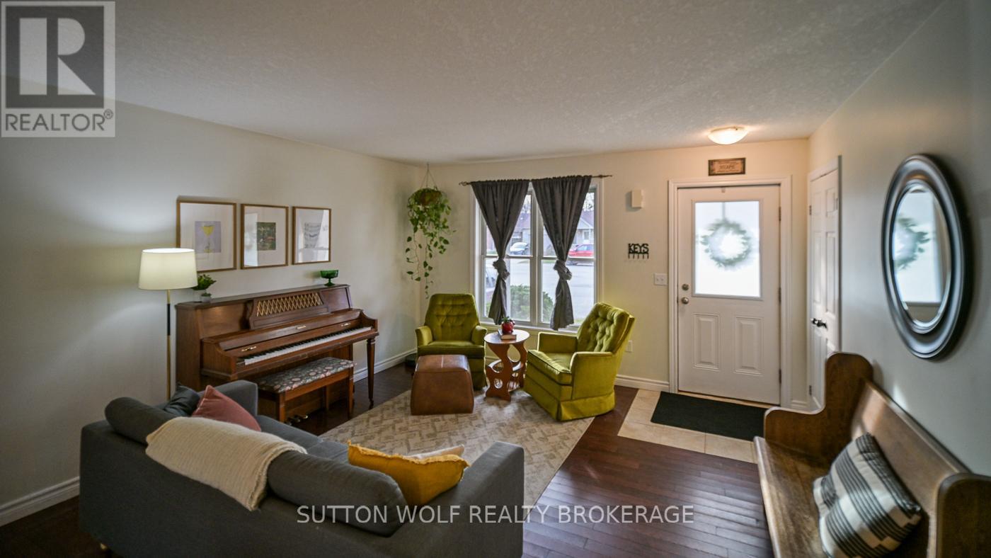 29 Pittao Place, Strathroy-Caradoc, Ontario  N7G 4E7 - Photo 2 - X12562864