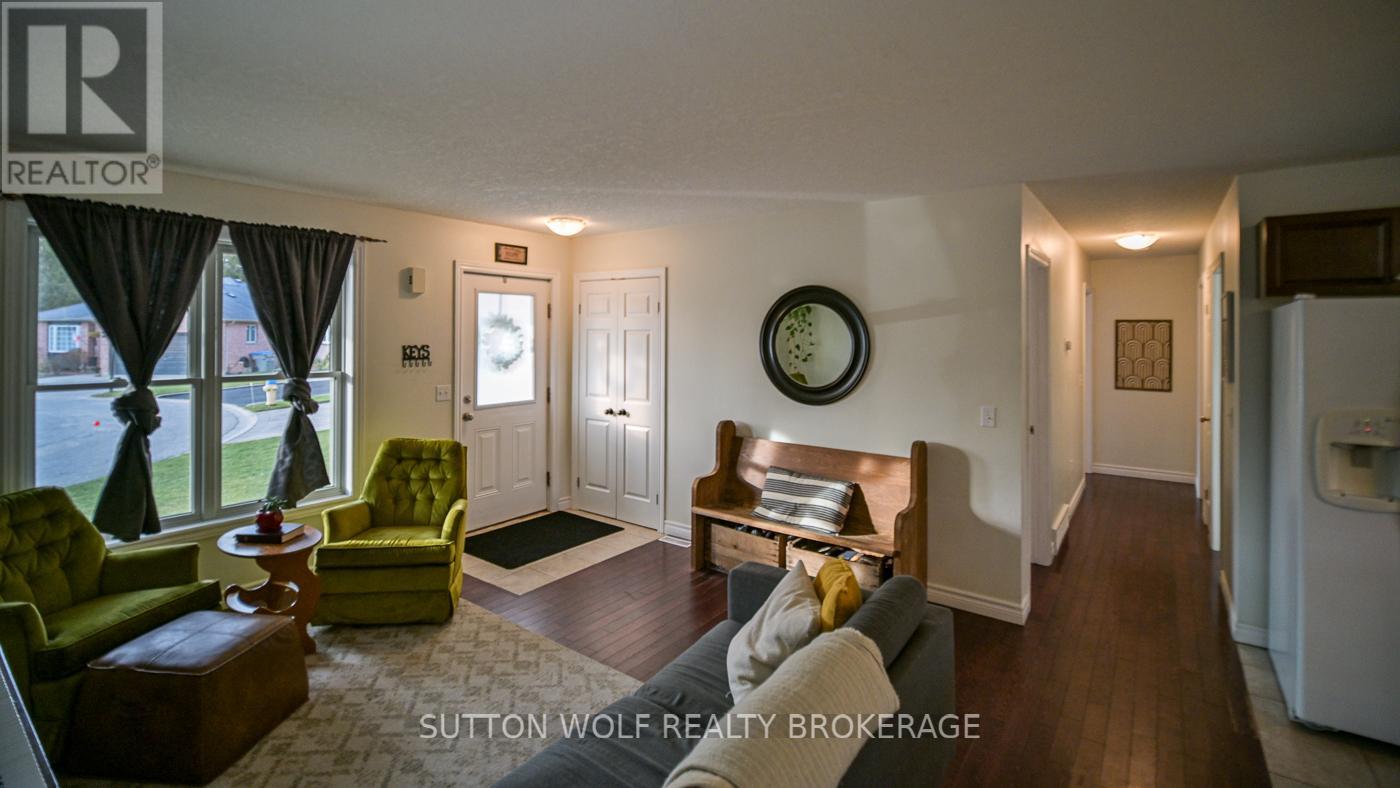 29 Pittao Place, Strathroy-Caradoc, Ontario  N7G 4E7 - Photo 3 - X12562864