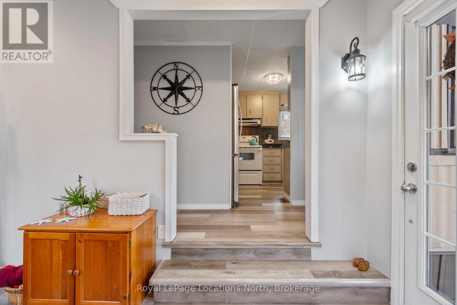 52 Georgian Glen Drive, Wasaga Beach, Ontario  L9Z 1K7 - Photo 10 - S12564136