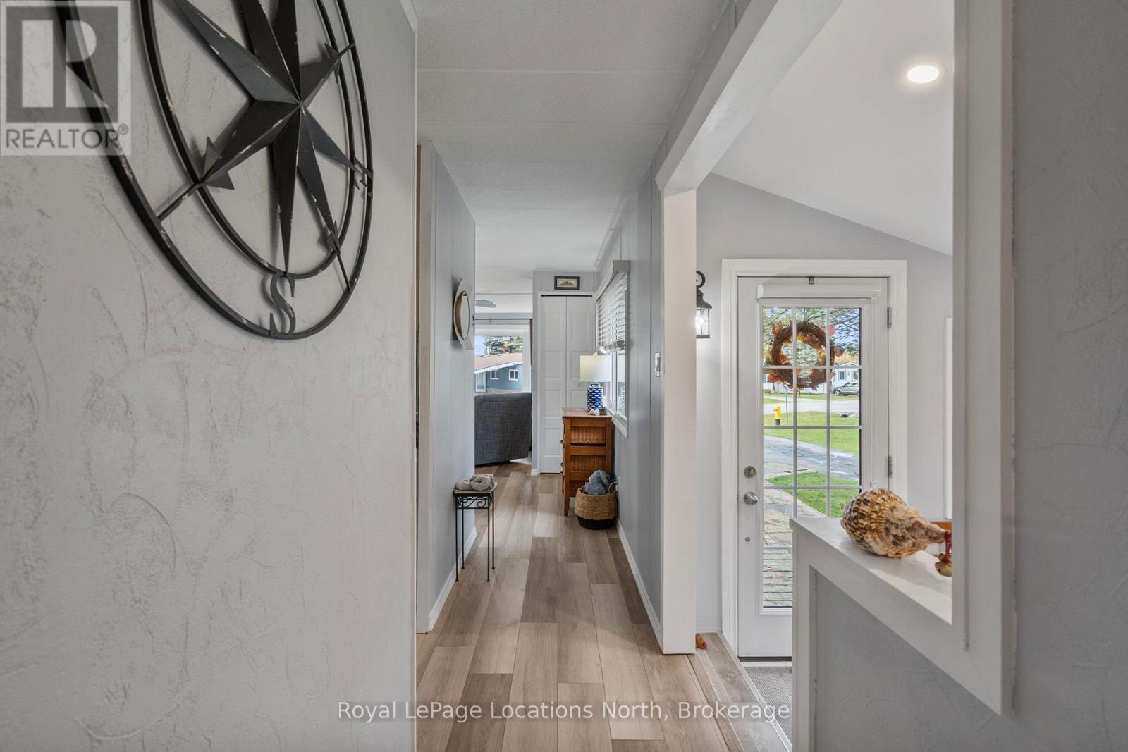 52 Georgian Glen Drive, Wasaga Beach, Ontario  L9Z 1K7 - Photo 11 - S12564136