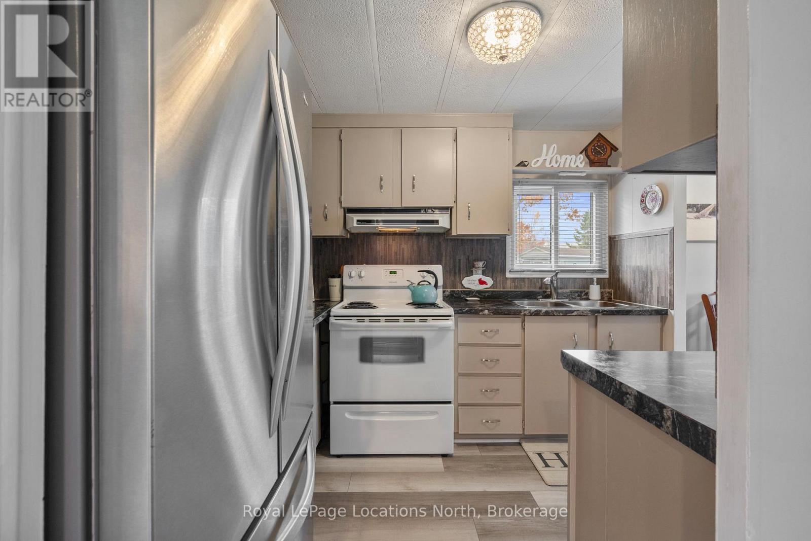 52 Georgian Glen Drive, Wasaga Beach, Ontario  L9Z 1K7 - Photo 12 - S12564136