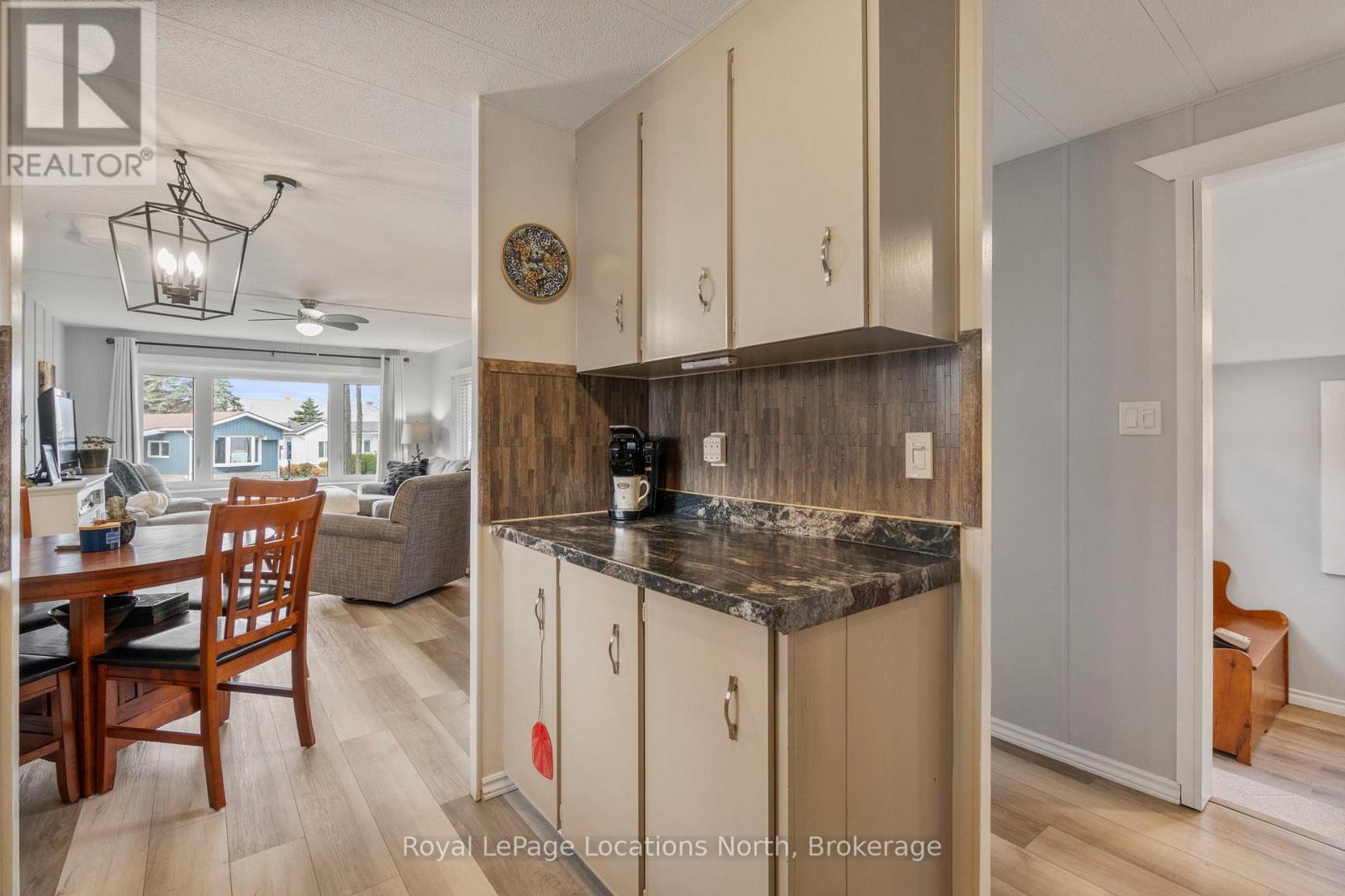 52 Georgian Glen Drive, Wasaga Beach, Ontario  L9Z 1K7 - Photo 14 - S12564136