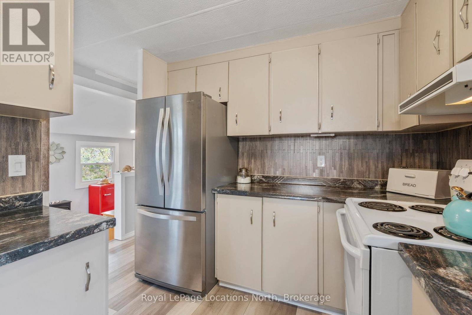 52 Georgian Glen Drive, Wasaga Beach, Ontario  L9Z 1K7 - Photo 15 - S12564136