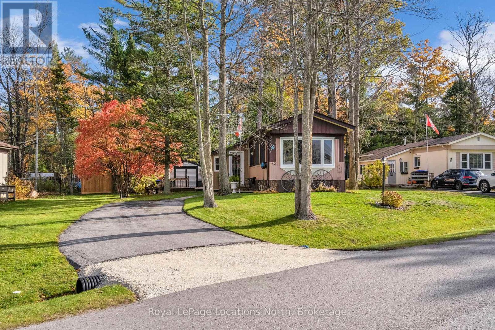 52 Georgian Glen Drive, Wasaga Beach, Ontario  L9Z 1K7 - Photo 3 - S12564136