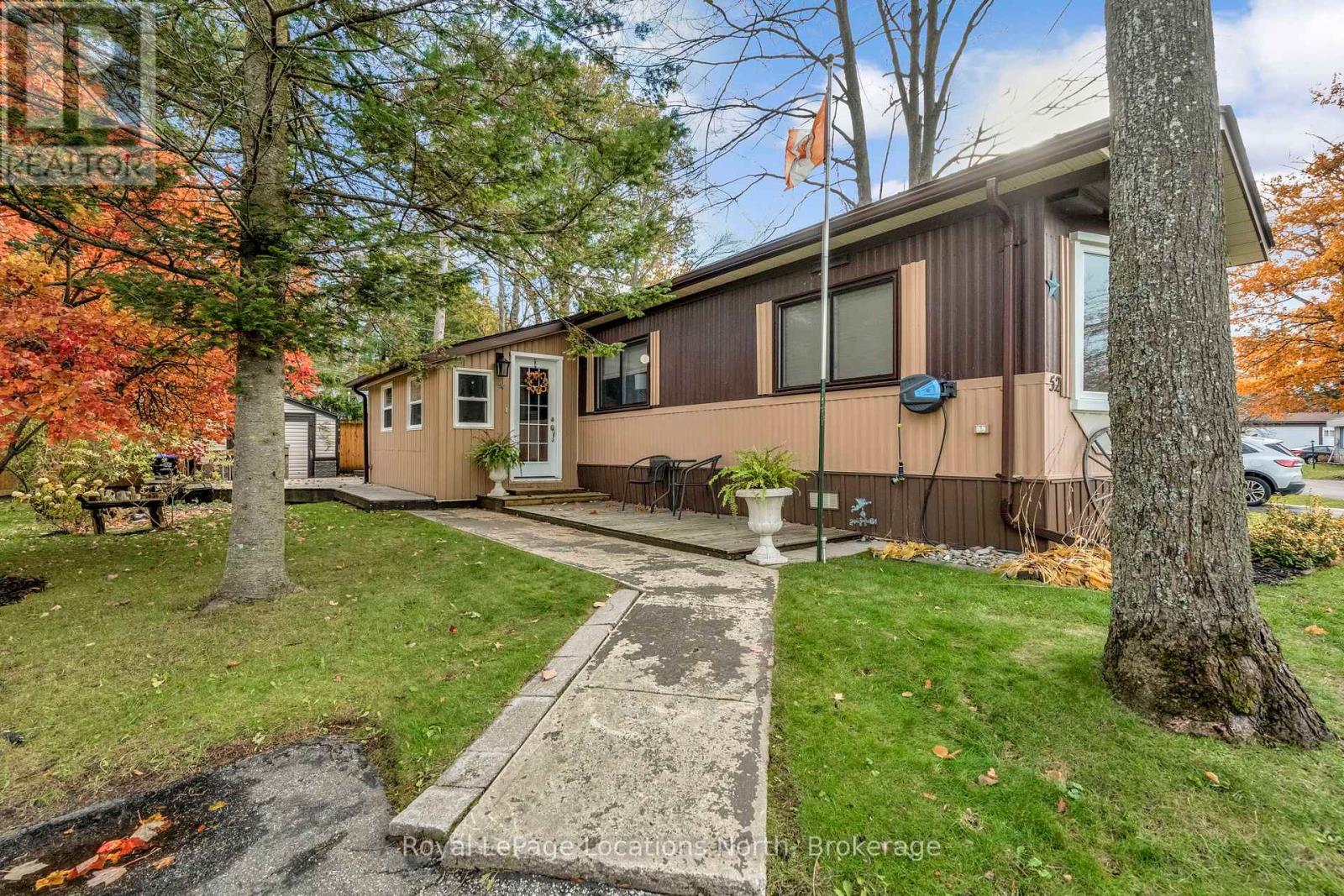 52 Georgian Glen Drive, Wasaga Beach, Ontario  L9Z 1K7 - Photo 4 - S12564136