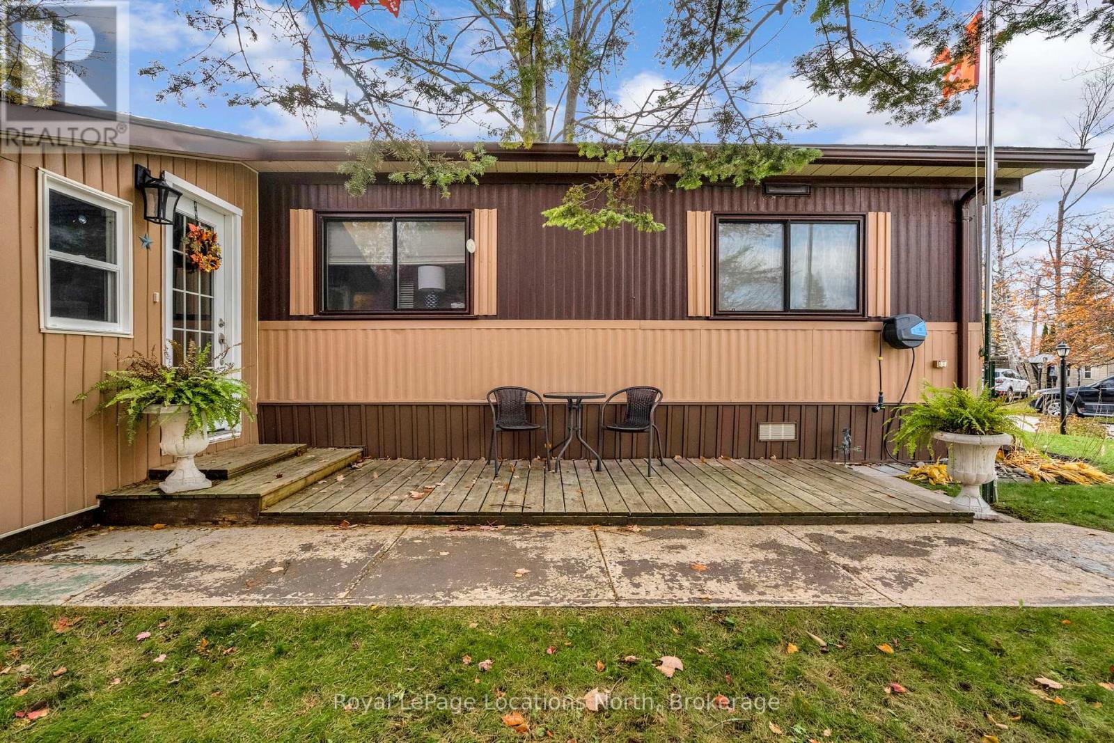 52 Georgian Glen Drive, Wasaga Beach, Ontario  L9Z 1K7 - Photo 5 - S12564136