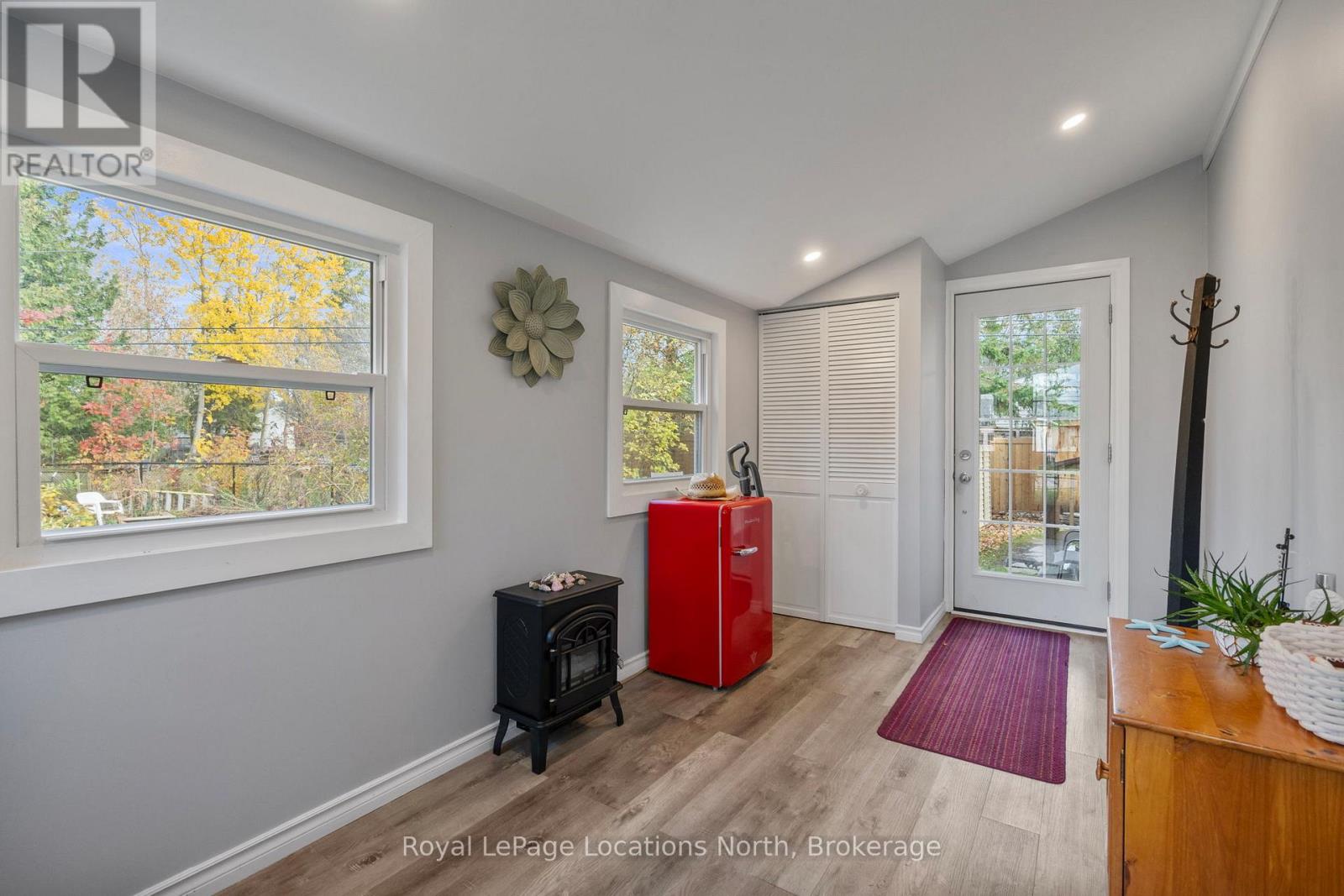 52 Georgian Glen Drive, Wasaga Beach, Ontario  L9Z 1K7 - Photo 7 - S12564136