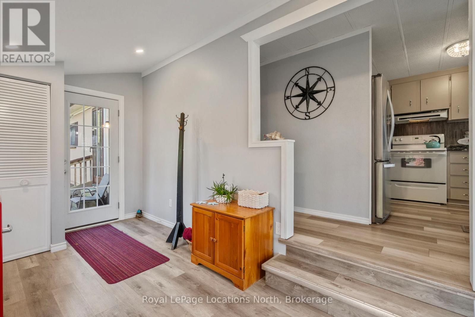 52 Georgian Glen Drive, Wasaga Beach, Ontario  L9Z 1K7 - Photo 8 - S12564136