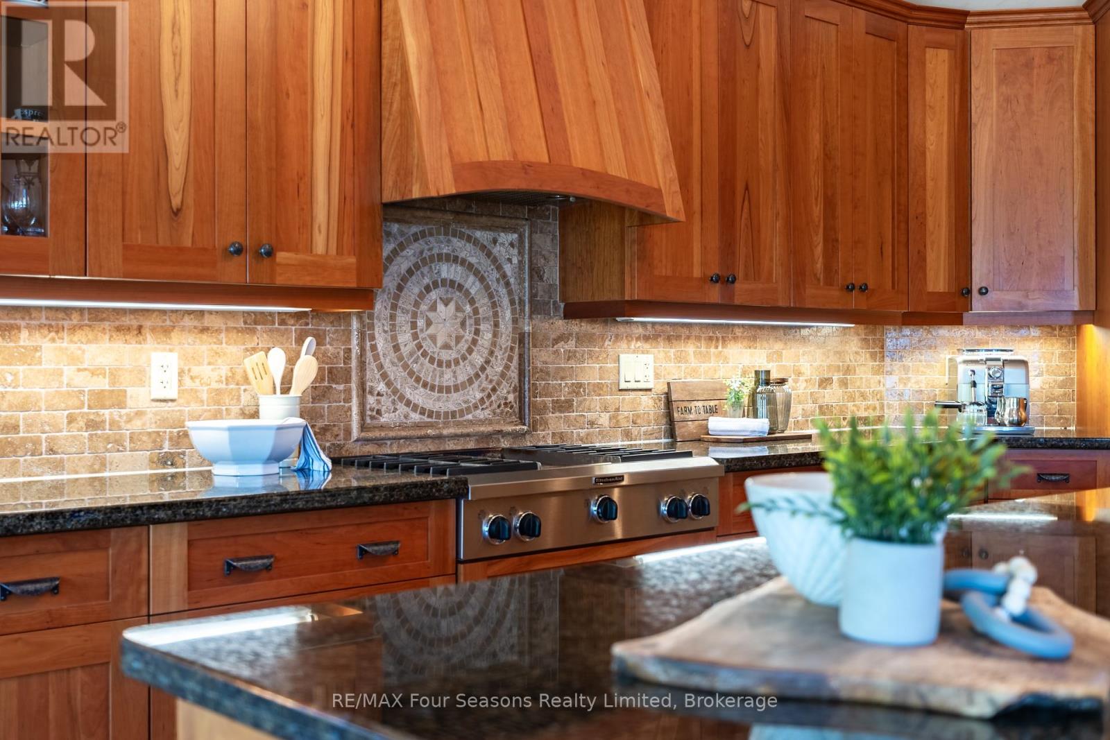 805 Eastdale Drive, Wasaga Beach, Ontario  L9Z 2R5 - Photo 17 - S12564154