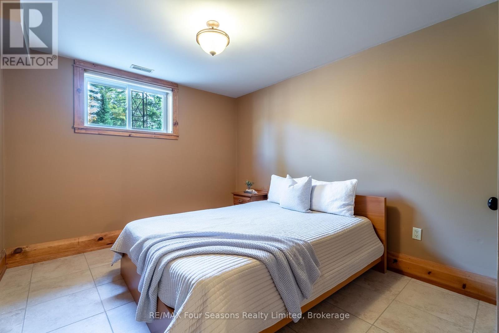 805 Eastdale Drive, Wasaga Beach, Ontario  L9Z 2R5 - Photo 37 - S12564154